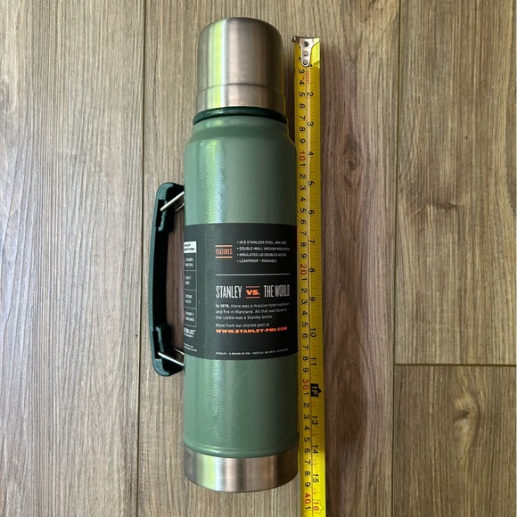 Stanley | 1 Liter Classic Vacuum Bottle - Picture 4 of 14